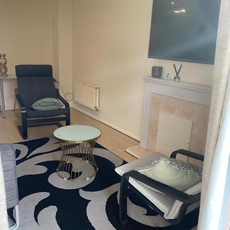 Charming 2-Bed House In London别墅 外观 照片
