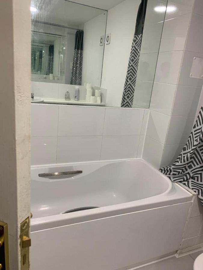 Charming 2-Bed House In London别墅 外观 照片